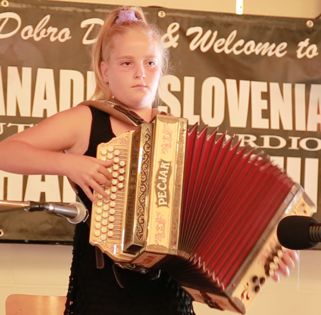 Anja Zelnikar1