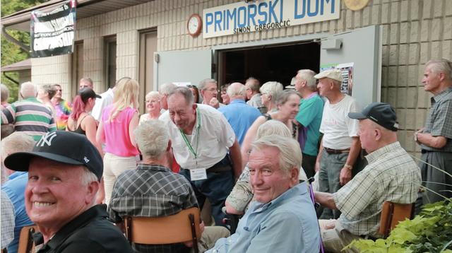 Crowd2