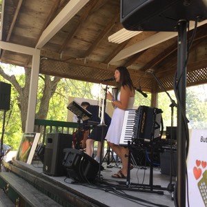 Melodie Sustar30