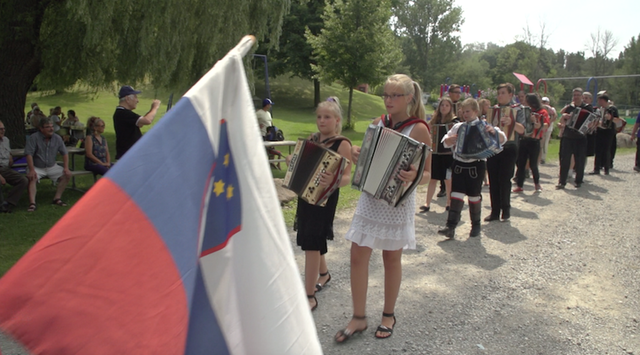 ParadeOfButtonAccordions b