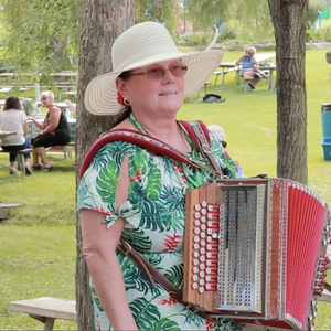Showcaser Julie Cesnik