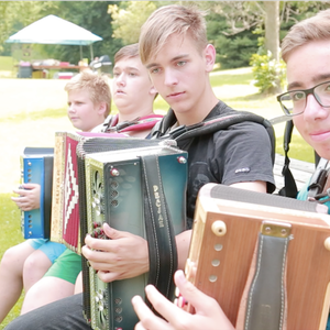 Showcasers Slovenski Fantje1