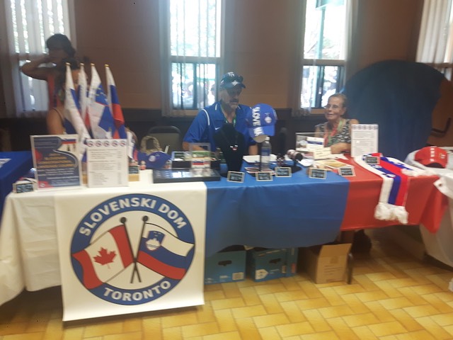 Slovenski Dom Display1